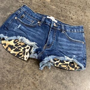 Kancan shorts like new size Large